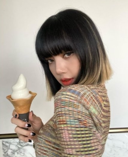 リサ・ブラックピンクヘアカラー 2022