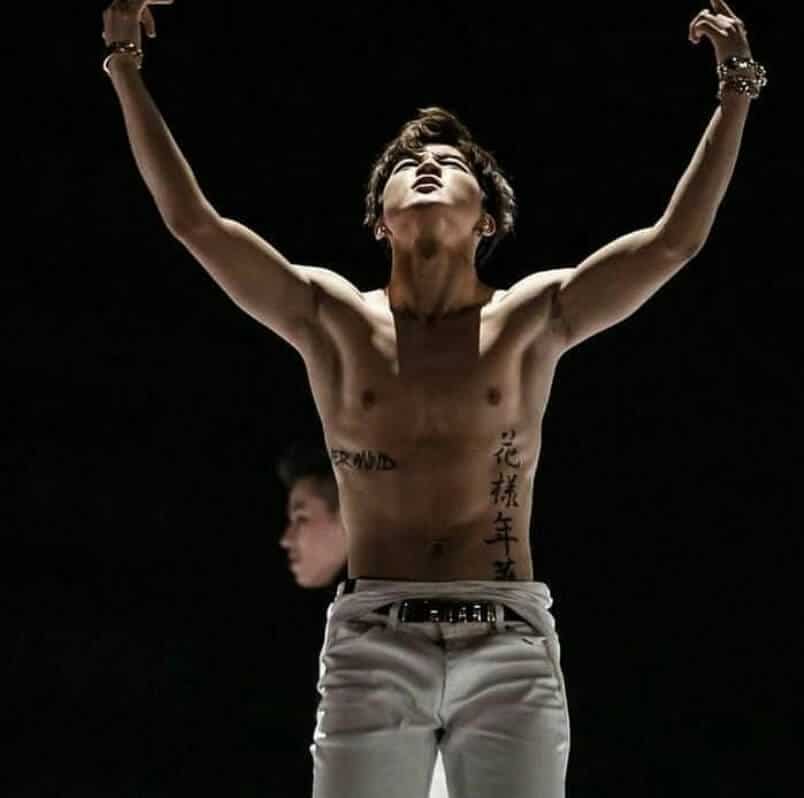 hottest abs in BTS