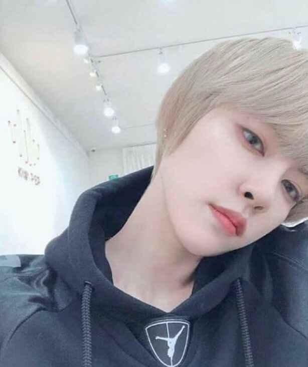 ショートヘア KPOP 男性