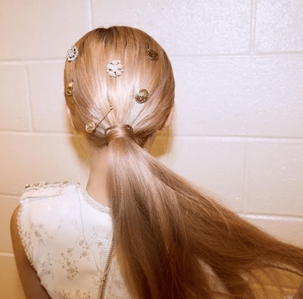 blackpink rose ponytail