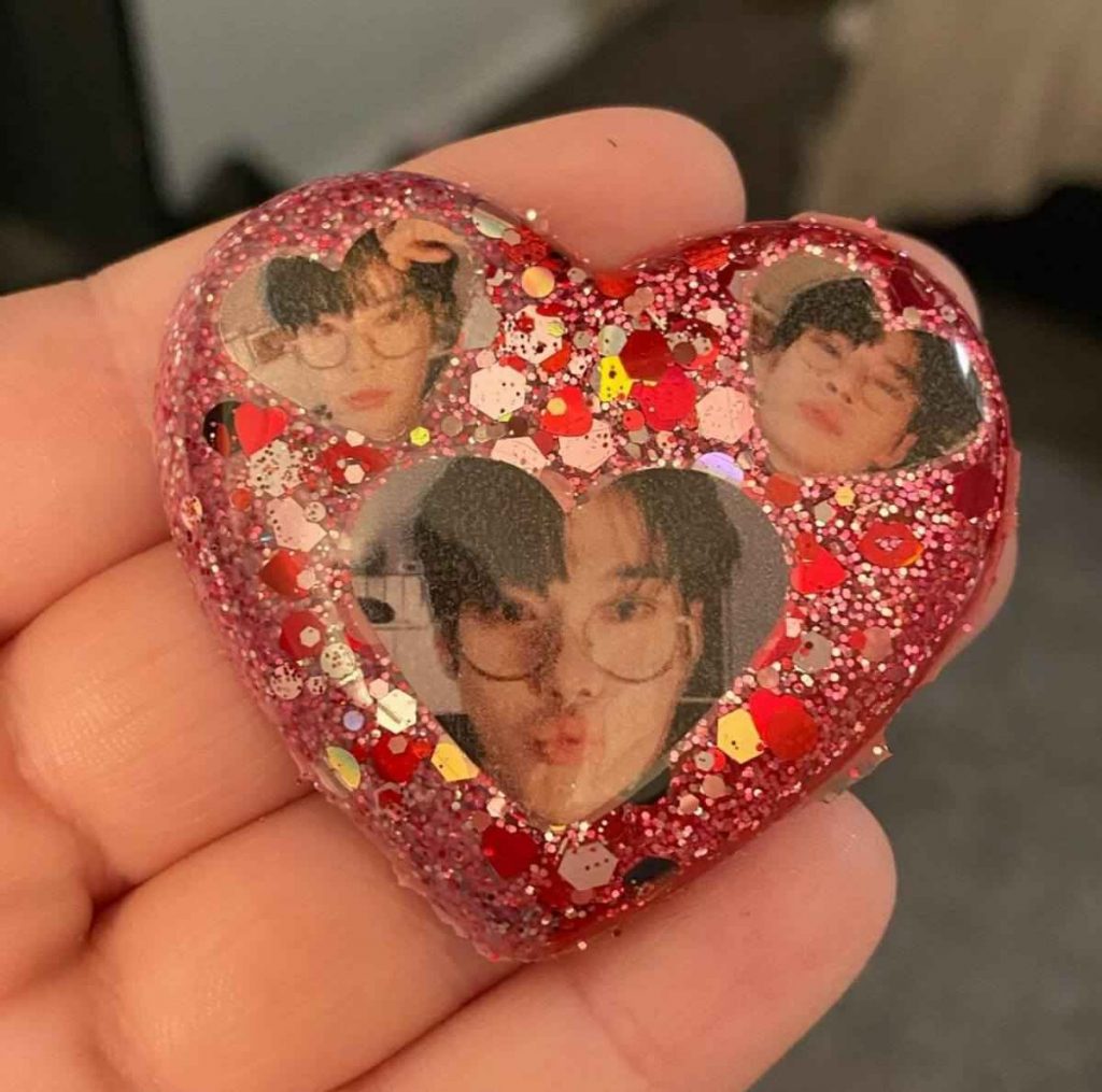 How can I decorate my Kpop room