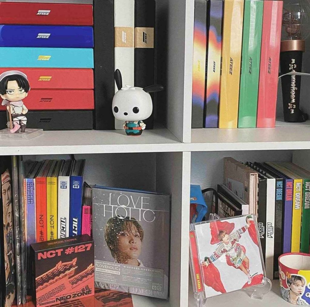 kpop room decor pinterest